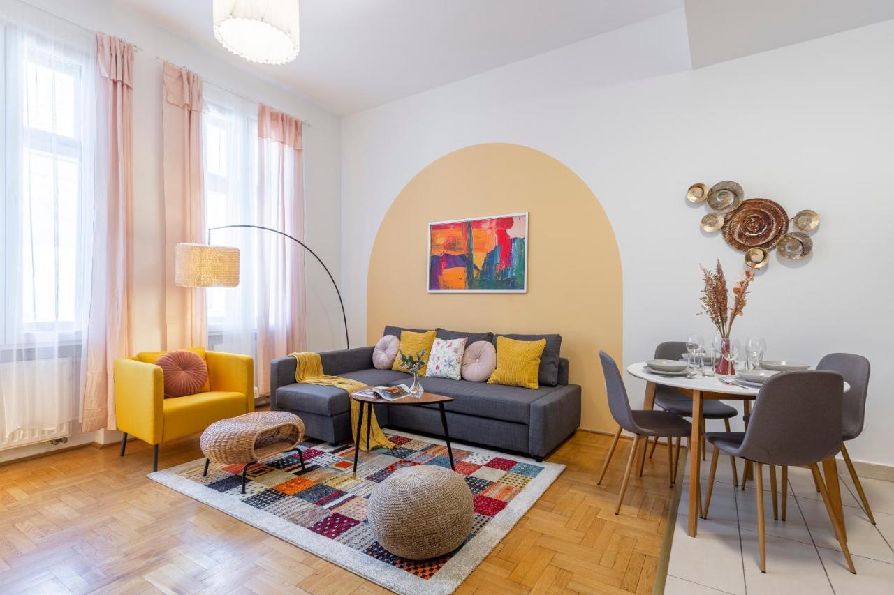 Central Gozsdu Apartment In The Party Street Budapest Kültér fotó