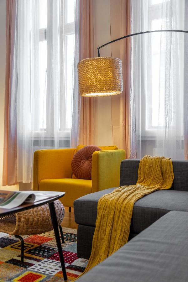 Central Gozsdu Apartment In The Party Street Budapest Kültér fotó