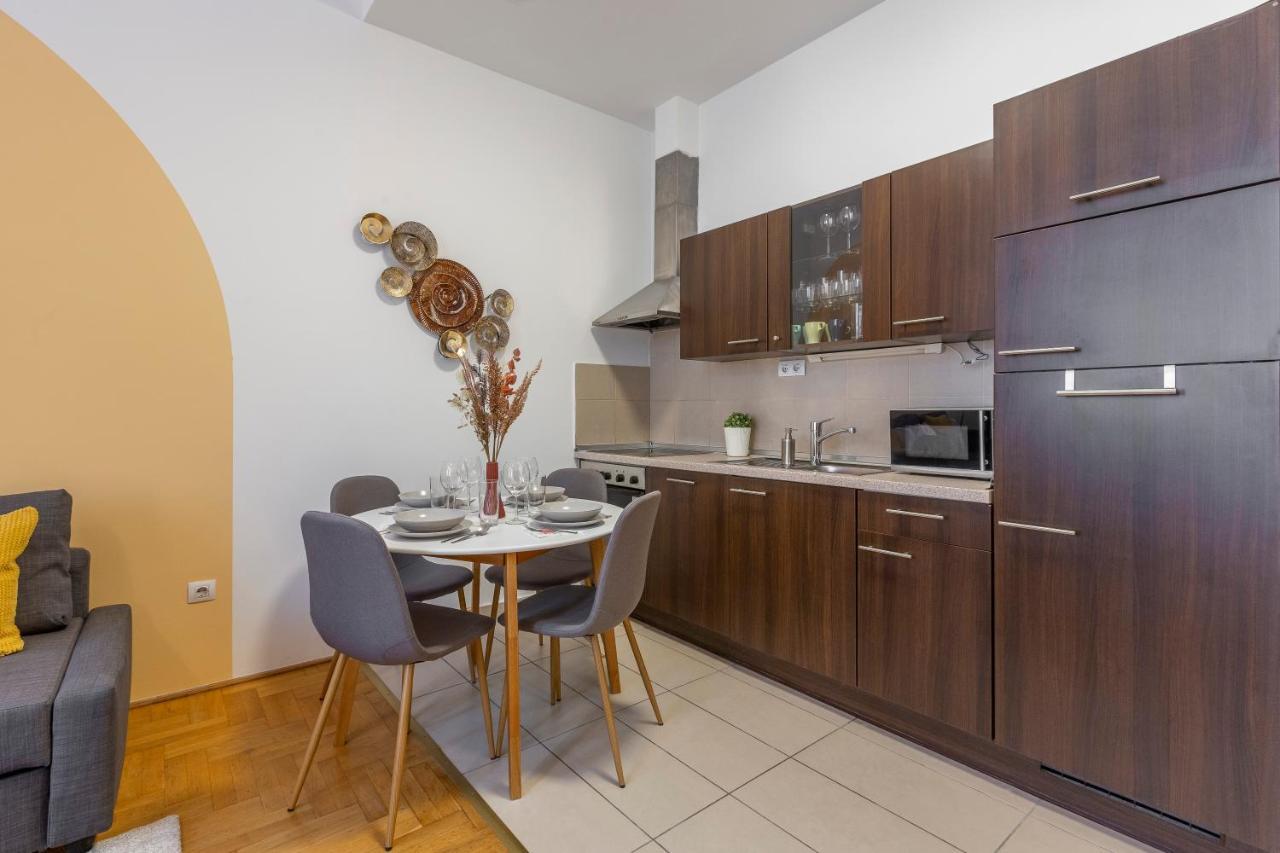Central Gozsdu Apartment In The Party Street Budapest Kültér fotó